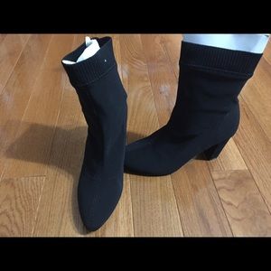 Vera Wang Boots w knit top worn 1x excellent cond.